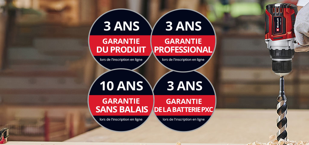 « Vous pouvez voir ici un homme dans un atelier utilisant une perceuse Einhell. De plus, les icônes représentant les différents types de prolongation de garantie ont été ajoutées à l’image. Les prolongations de garantie possibles sont les suivantes : “Garantie produit”, “Garantie professionnelle”, “Garantie moteur sans balais” et “Garantie batterie”. »